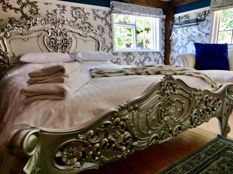 Huge Luxury 8 Bed Manor House Hot Tub Pool Table Vila Saffron Walden Exterior foto